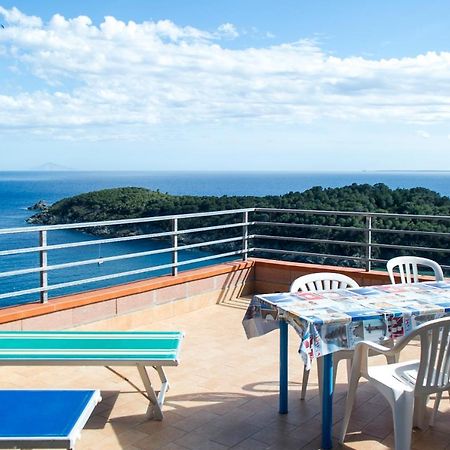 פטובאיה Villa La Terrazza Sul Mare - Goelba מראה חיצוני תמונה