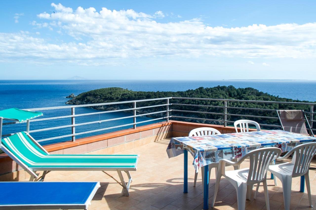 פטובאיה Villa La Terrazza Sul Mare - Goelba מראה חיצוני תמונה